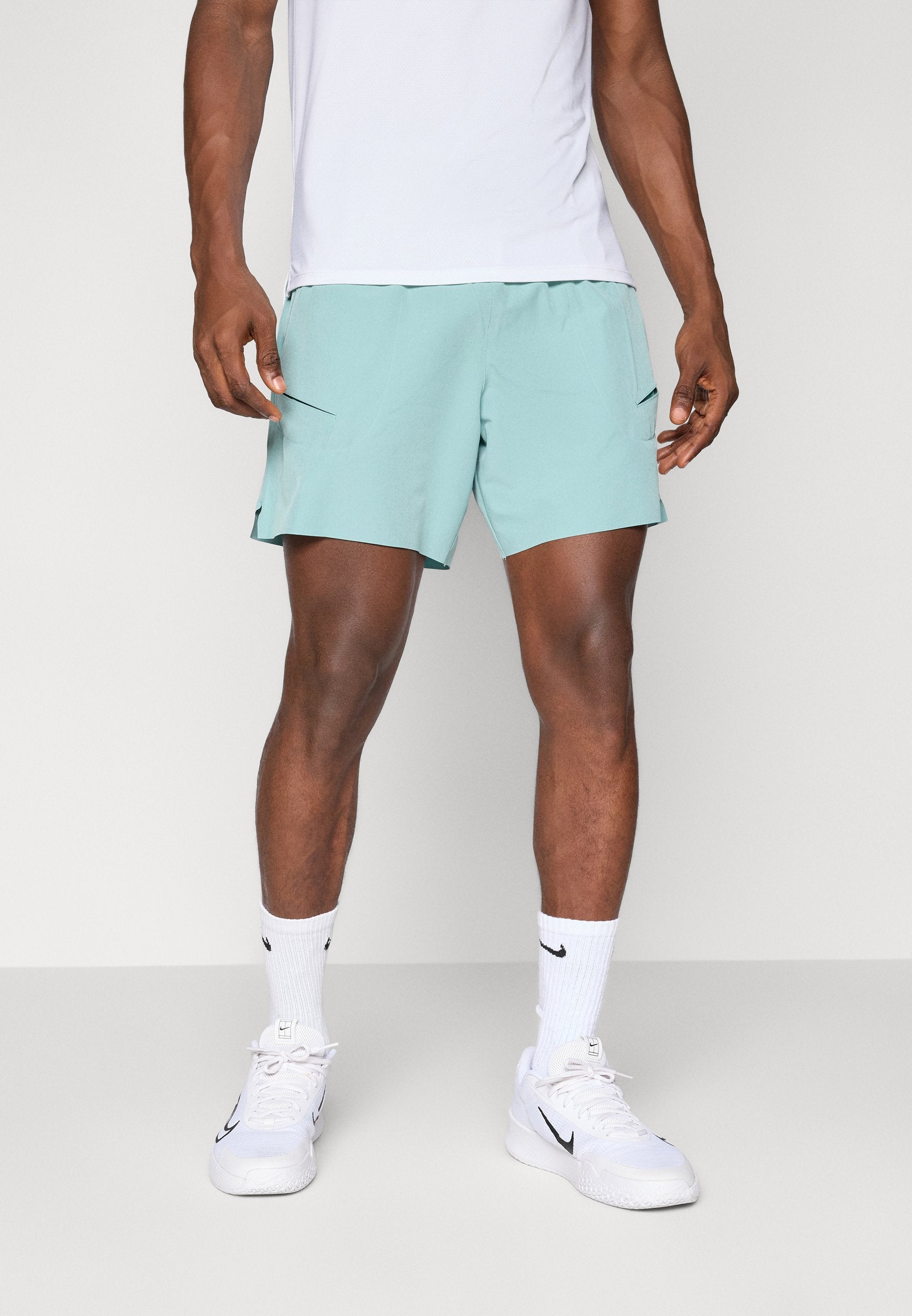 Nike Performance
ADVANTAGE SHORT