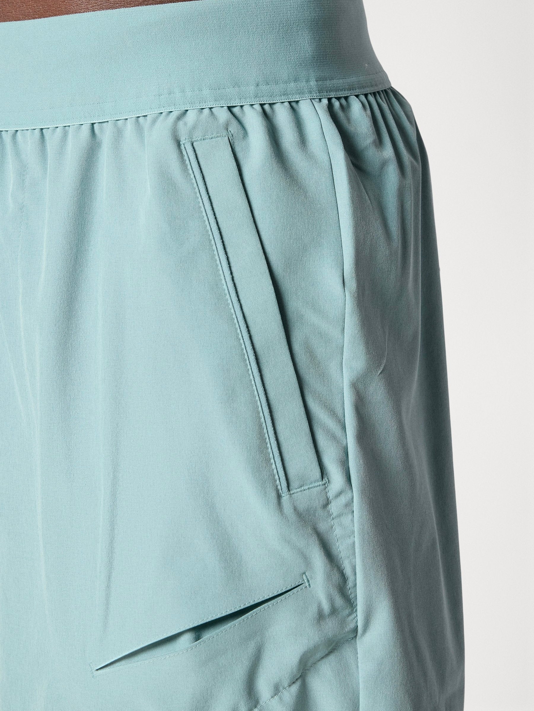 Nike Performance
ADVANTAGE SHORT