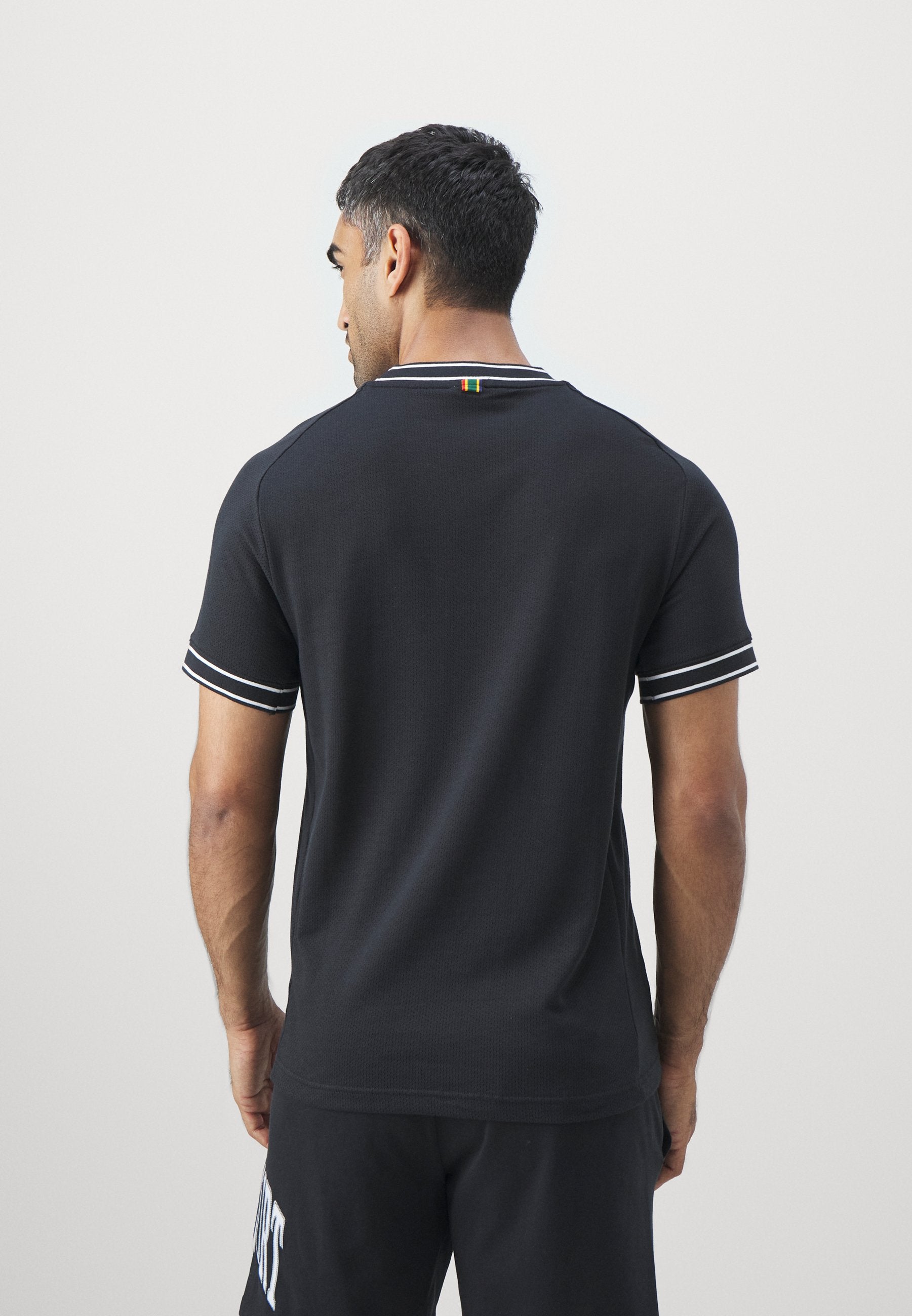 Nike Performance
HERITAGE - Print T-shirt - black