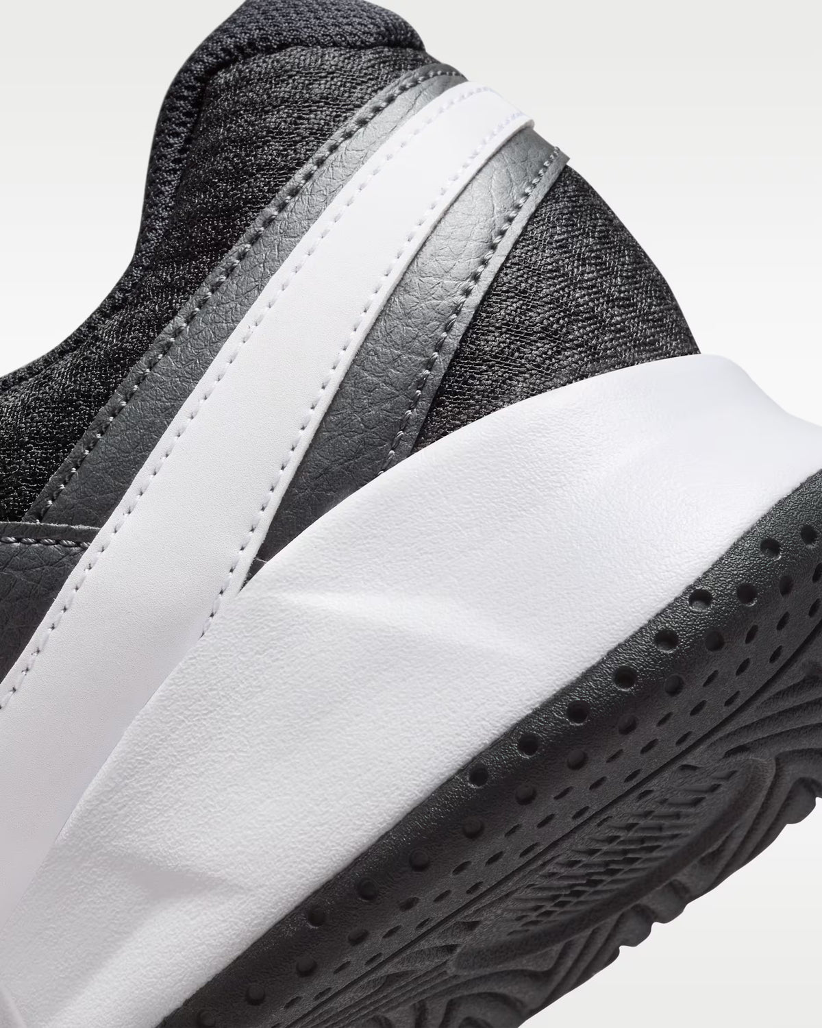 NikeCourt Lite 4