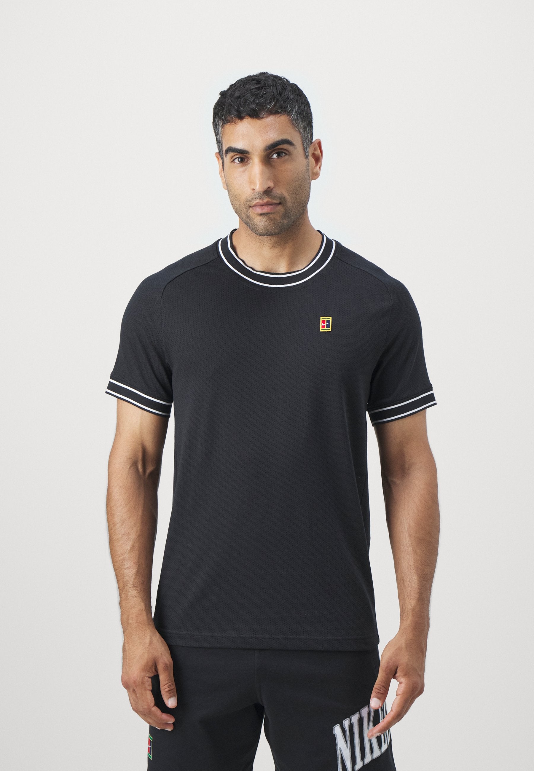 Nike Performance
HERITAGE - Print T-shirt - black